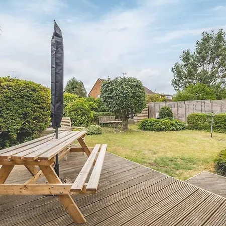 3-Bed Family Home With Parking & Large Garden Windsor Exterior photo