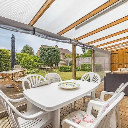 3-Bed Family Home With Parking & Large Garden Windsor Exterior photo