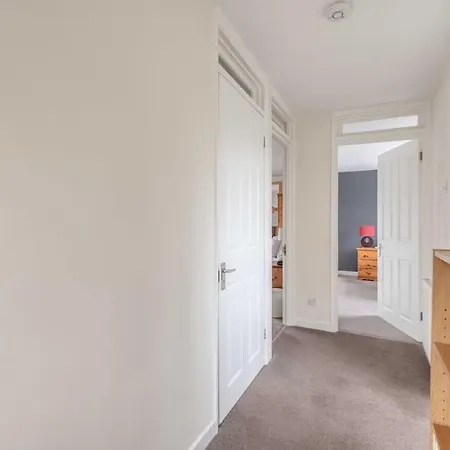 3-Bed Family Home With Parking & Large Garden Windsor Exterior photo