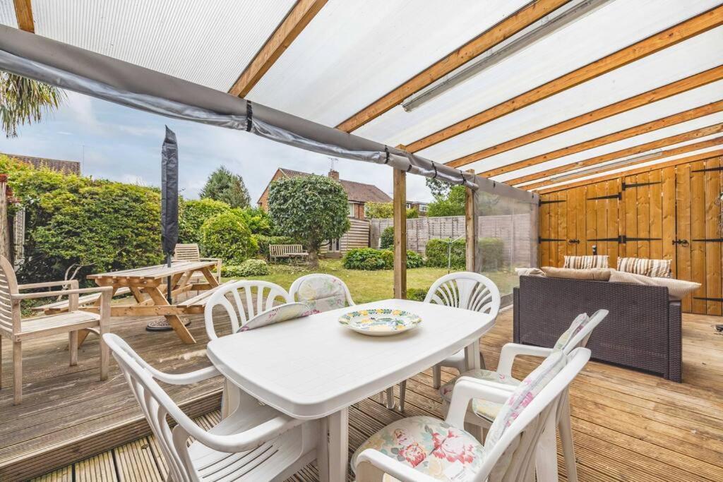 3-bed Family With Parking & Large Garden Vakantiehuis *